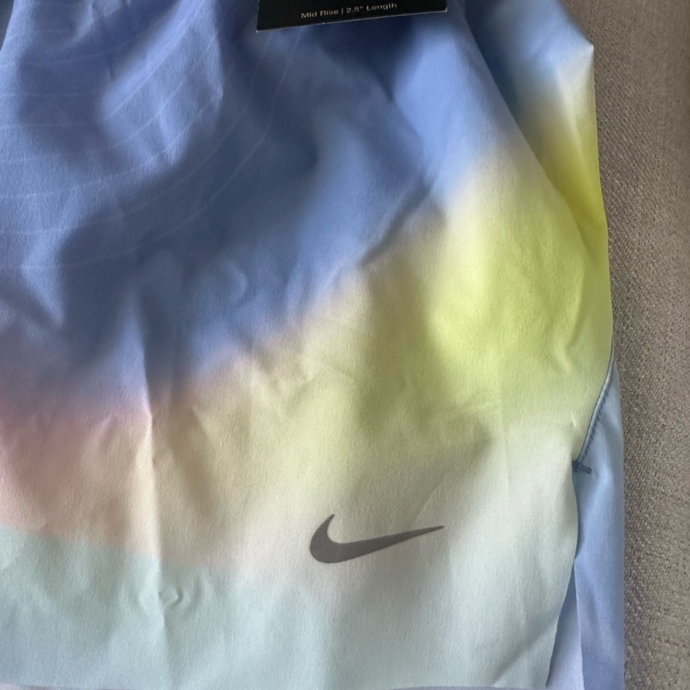 Nike Swift Women’s Dri-FIT Mid-Rise 2.5” Shorts - Picture 4 of 4